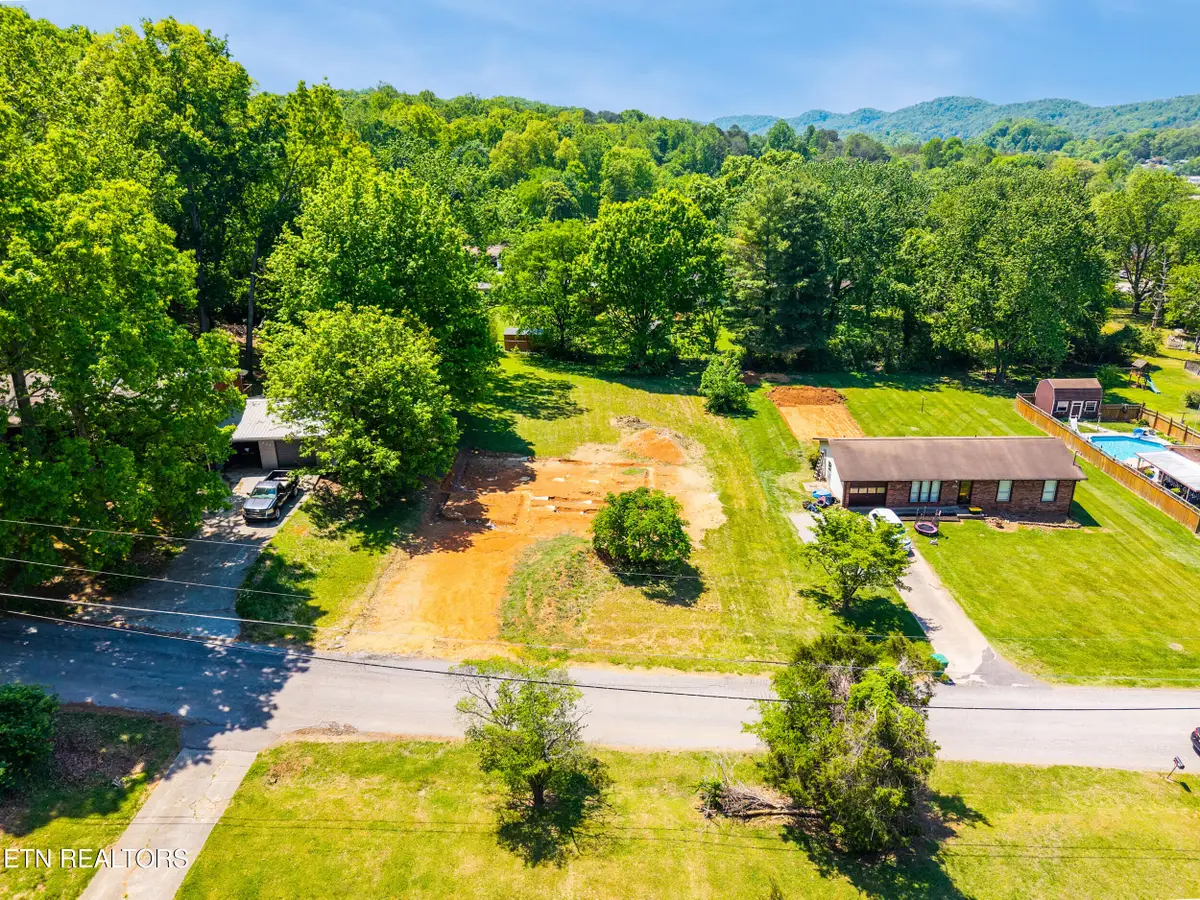 827 Walker Ave, Seymour, TN 37865 - #1