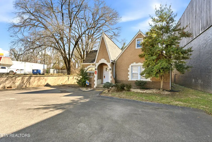3820 Sutherland Ave, Knoxville, TN 37919 - #3