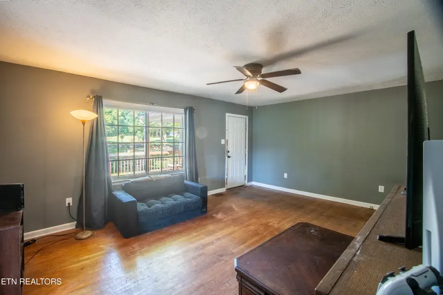 129 S High Knob Rd, Lafollette, TN 37766 - #3