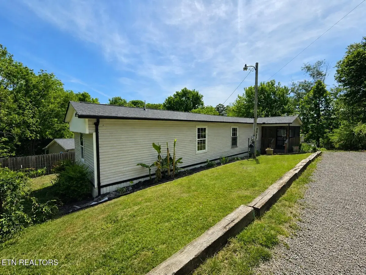 221 Elm Grove St, Loudon, TN 37774 - #1