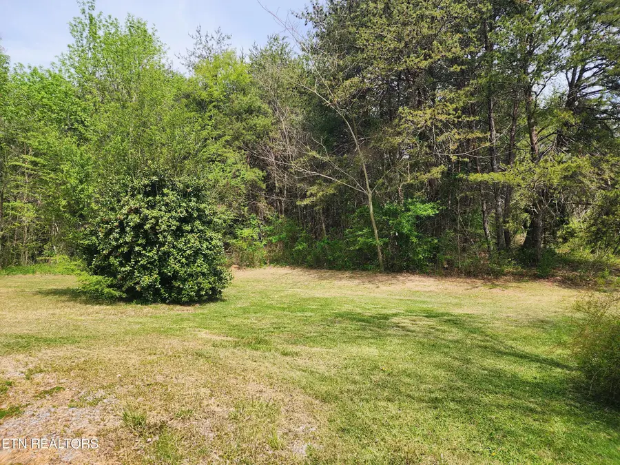 942 Honeysuckle Rd, Maryville, TN 37801 - #3