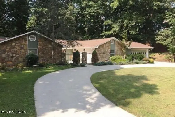 7941 Castlecomb Rd, Powell, TN 37849