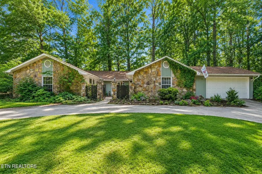 7941 Castlecomb Rd, Powell, TN 37849 - #2