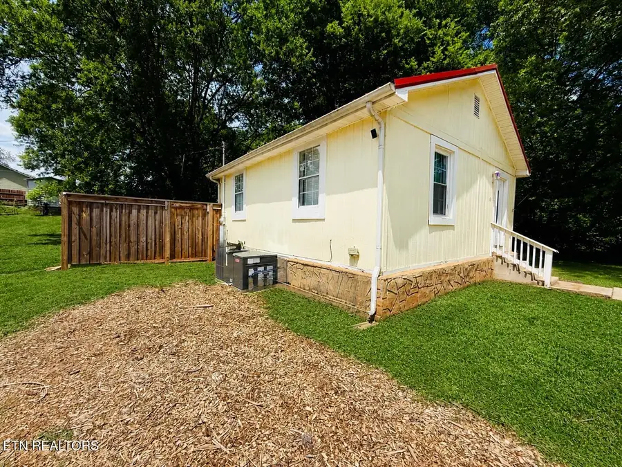 118 W Fulton St, Alcoa, TN 37701 - #2