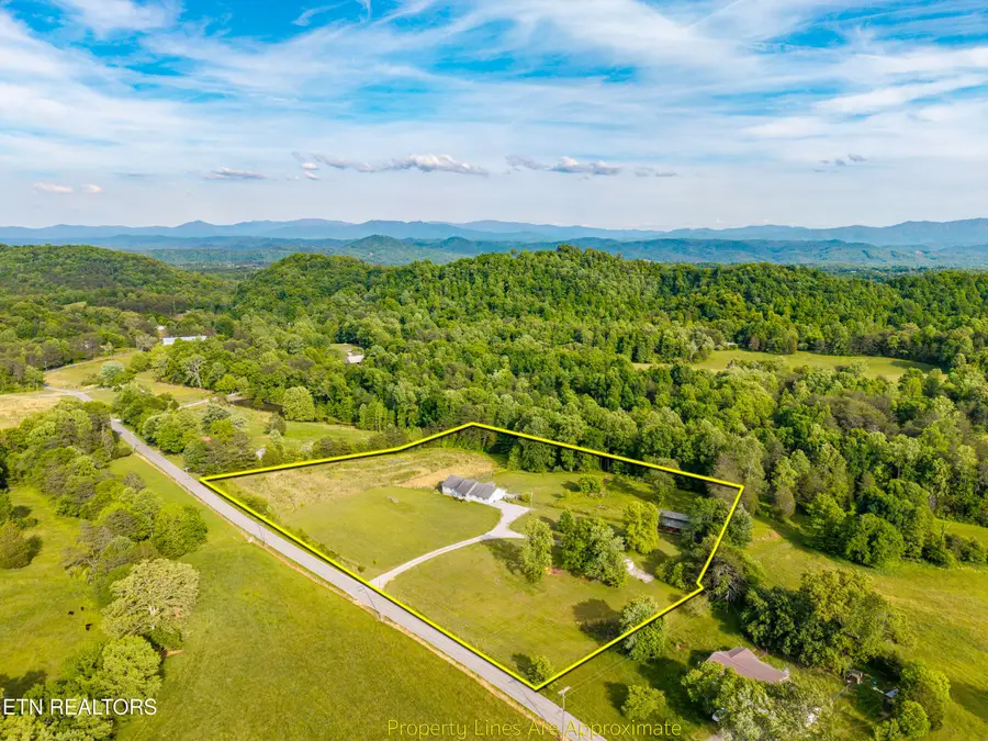 1038 Reagan Valley Rd, Tellico Plains, TN 37385 - #2