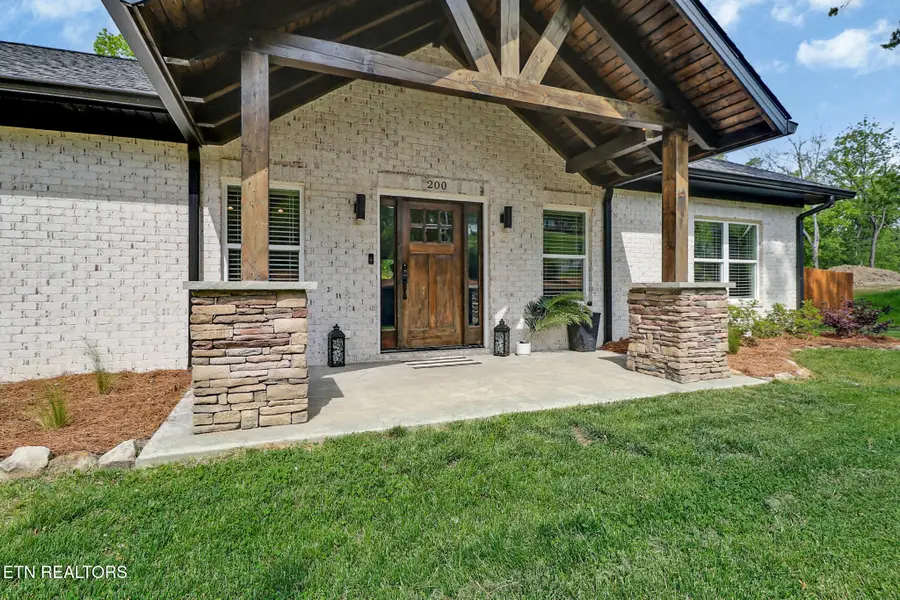 200 Easter St, Harriman, TN 37748 - #2