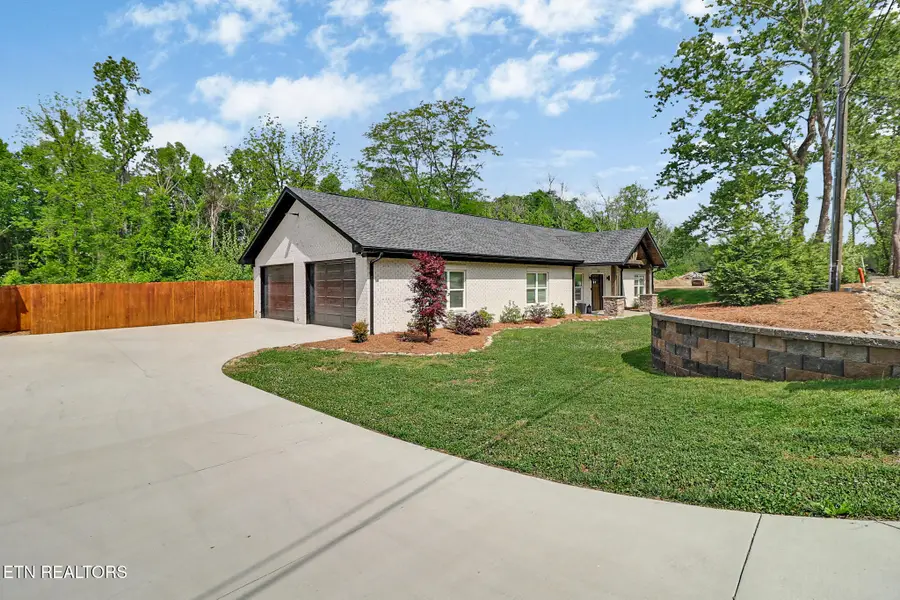 200 Easter St, Harriman, TN 37748 - #3
