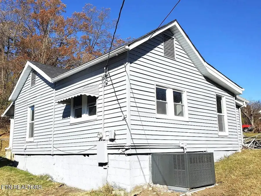 2102 Adams Ave, Knoxville, TN 37917 - #2
