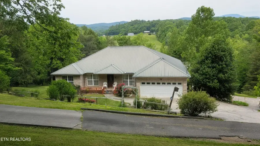 777 Poplar Creek Rd, Oliver Springs, TN 37840 - #2
