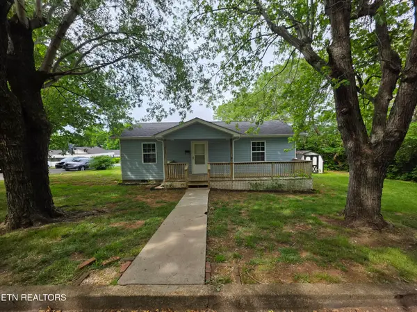 1011 Bon St, Lenoir City, TN 37771
