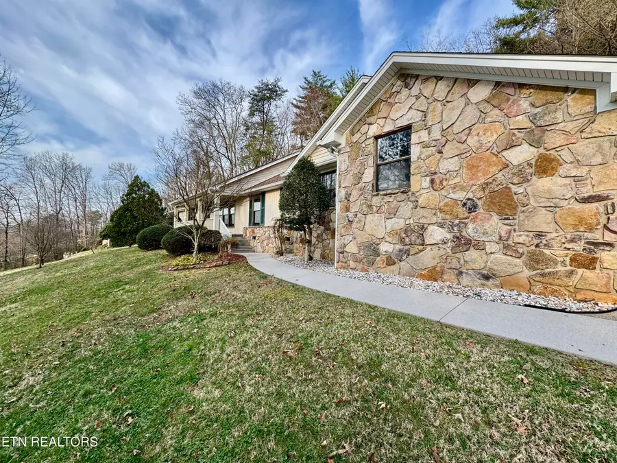 5913 Wassman Rd, Knoxville, TN 37912 - #2