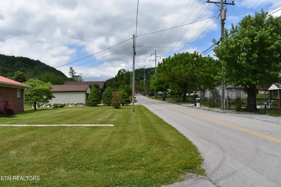 635 Washington Ave, Harrogate, TN 37752 - #2