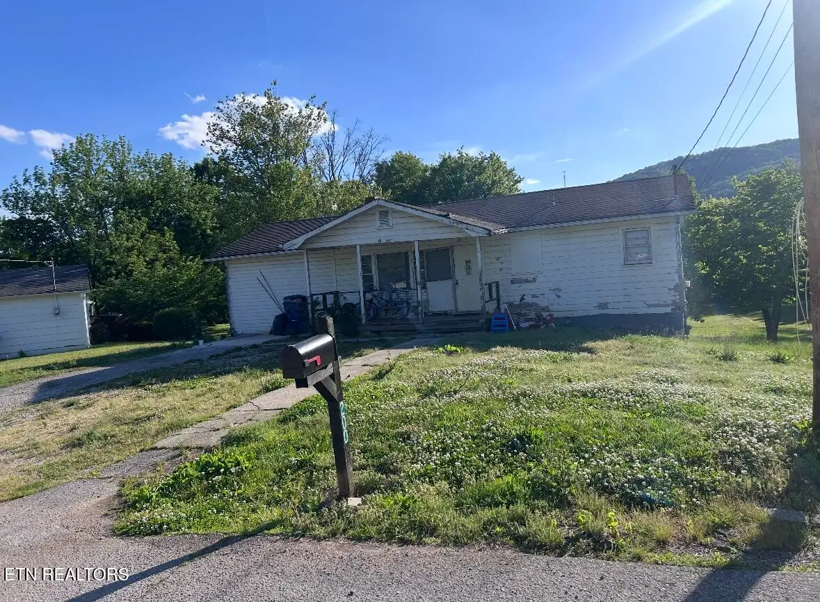 200 Mccarroll Ave, Harriman, TN 37748 - #1