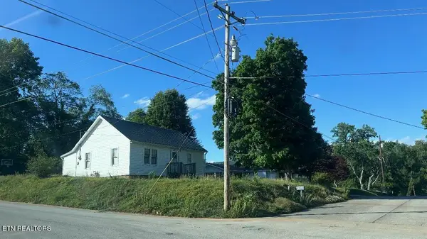 401 Maple St, Harriman, TN 37748