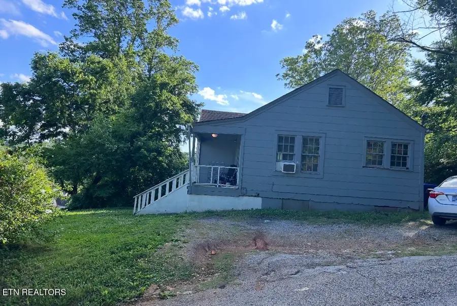 429 Sewanee St, Harriman, TN 37748 - #2