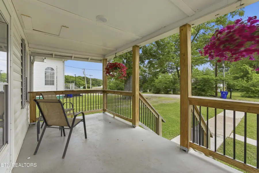 118 Woody Ave, Harriman, TN 37748 - #2