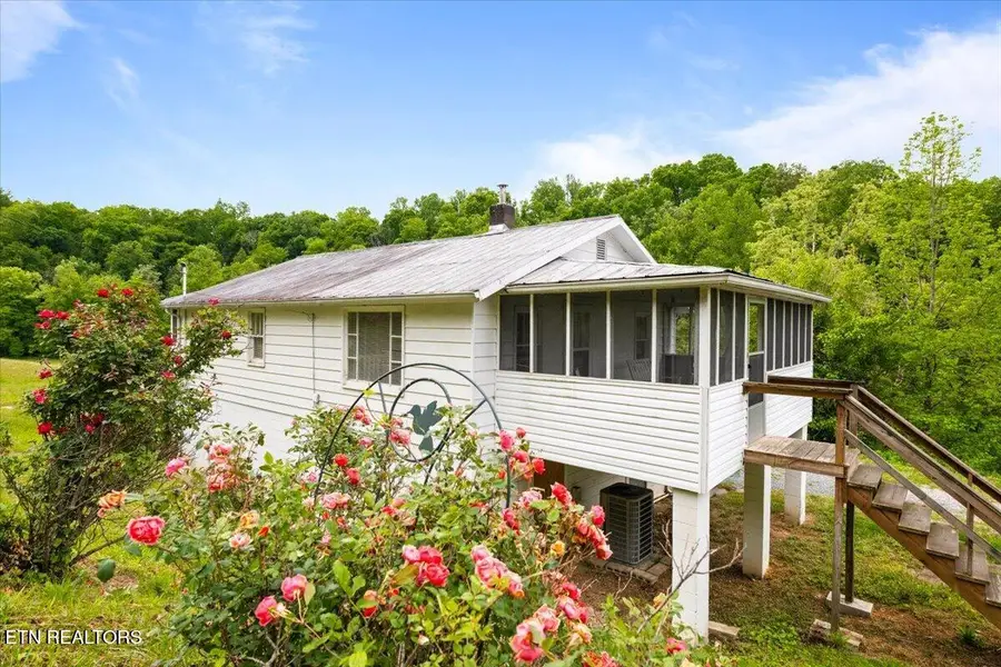 743 Lovely Bluff Rd, Rocky Top, TN 37769 - #2