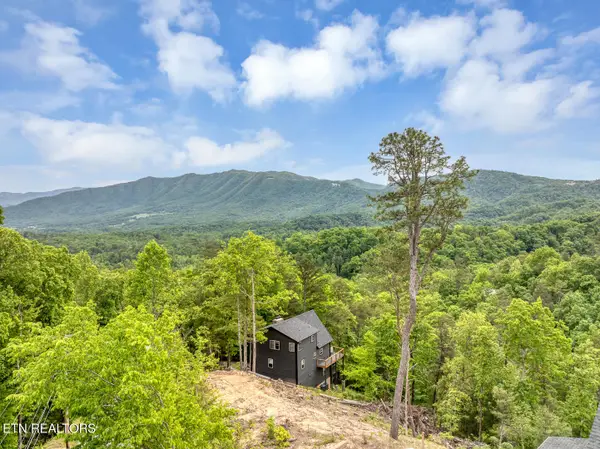 210 Cutter Gap Rd, Townsend, TN 37882