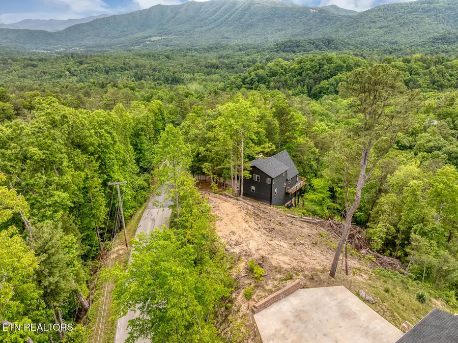 210 Cutter Gap Rd, Townsend, TN 37882 - #2