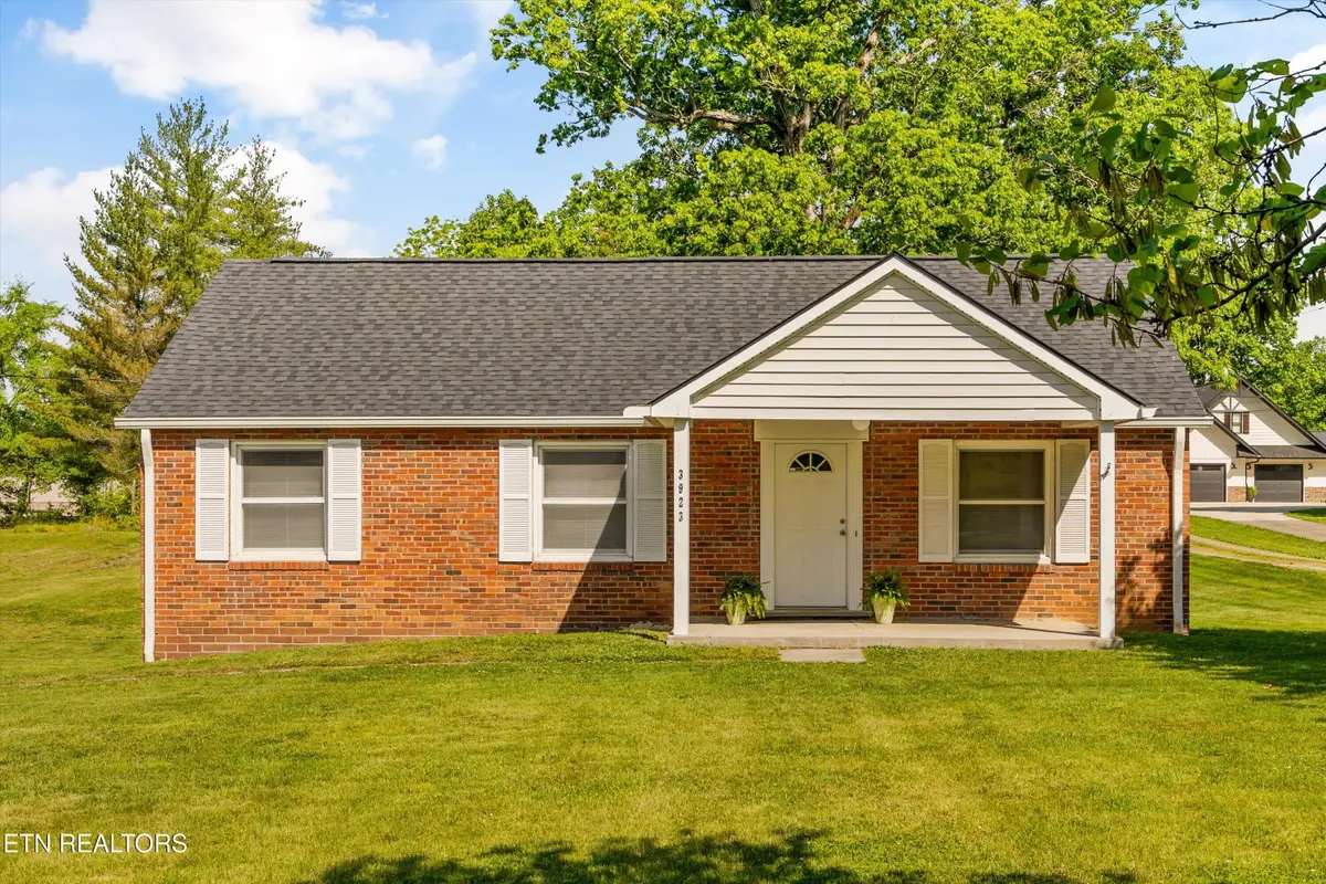 3923 W Beaver Creek Drive, Powell, TN 37849 - #1
