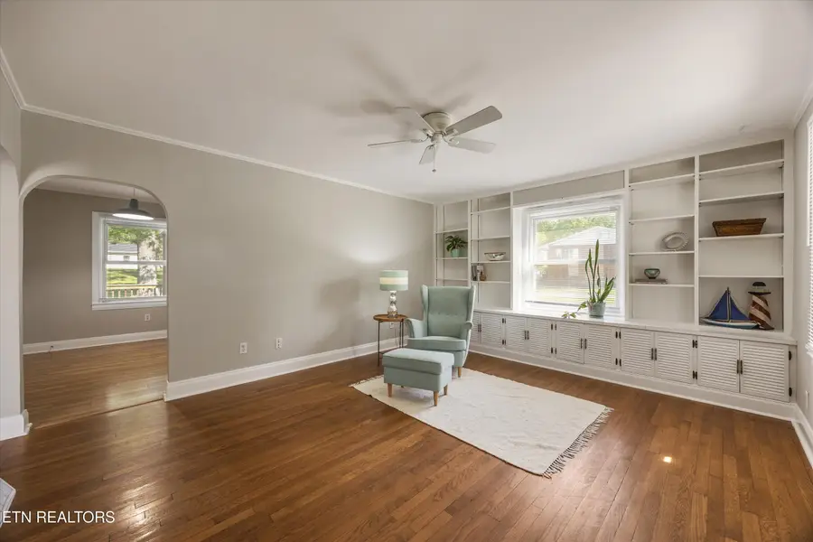 3923 W Beaver Creek Drive, Powell, TN 37849 - #3