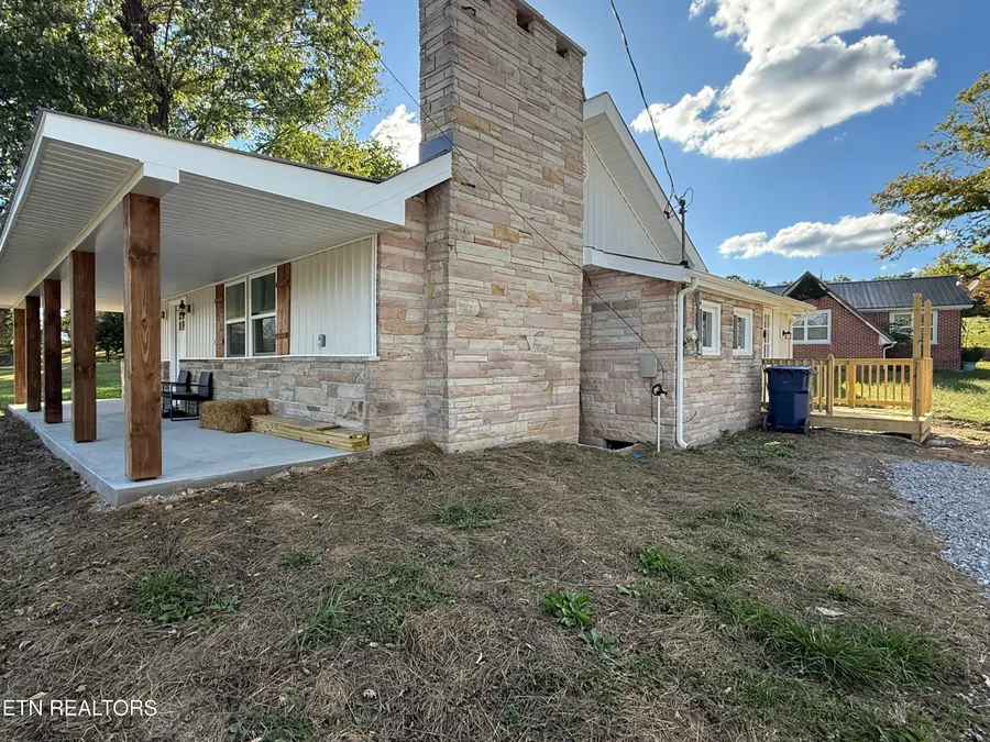 8415 Morgan County Hwy, Sunbright, TN 37872 - #2