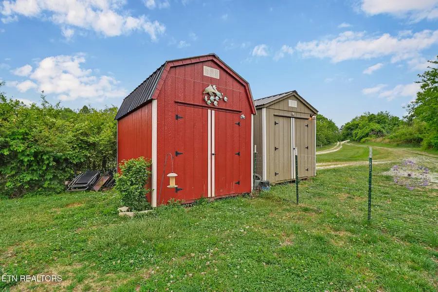 921 Barney Holt Rd, Jamestown, TN 38556 - #3