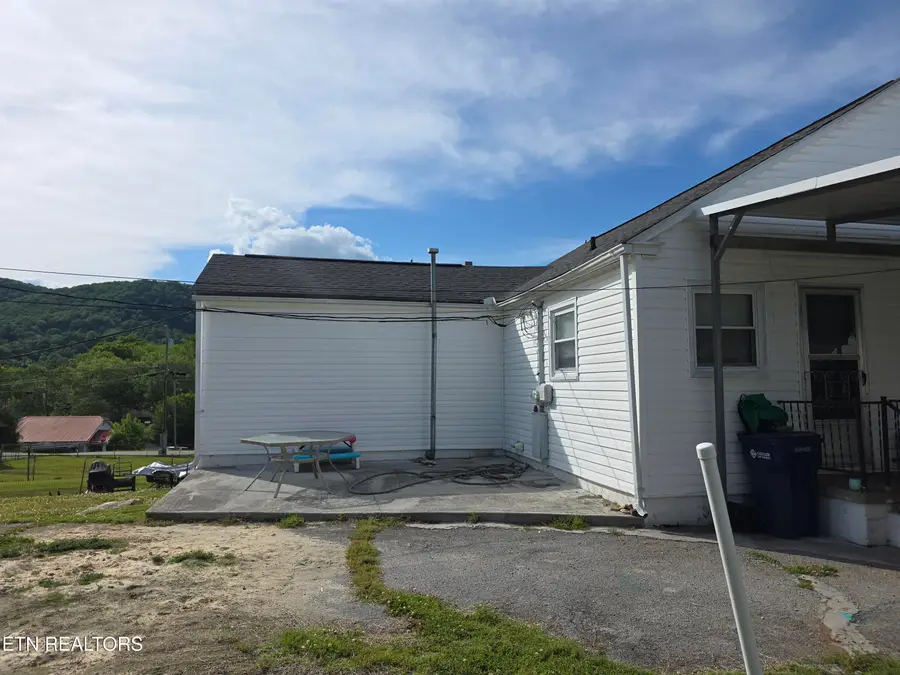 404 E 4th St, Lafollette, TN 37766 - #3
