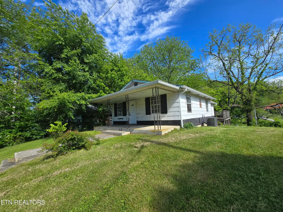 6742 Doctor Thomas Walker Rd, Rose Hill, VA 24281 - #1