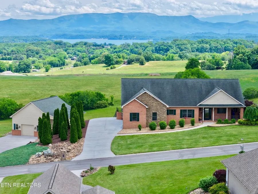 127 Golf View Blvd, Dandridge, TN 37725 - #2
