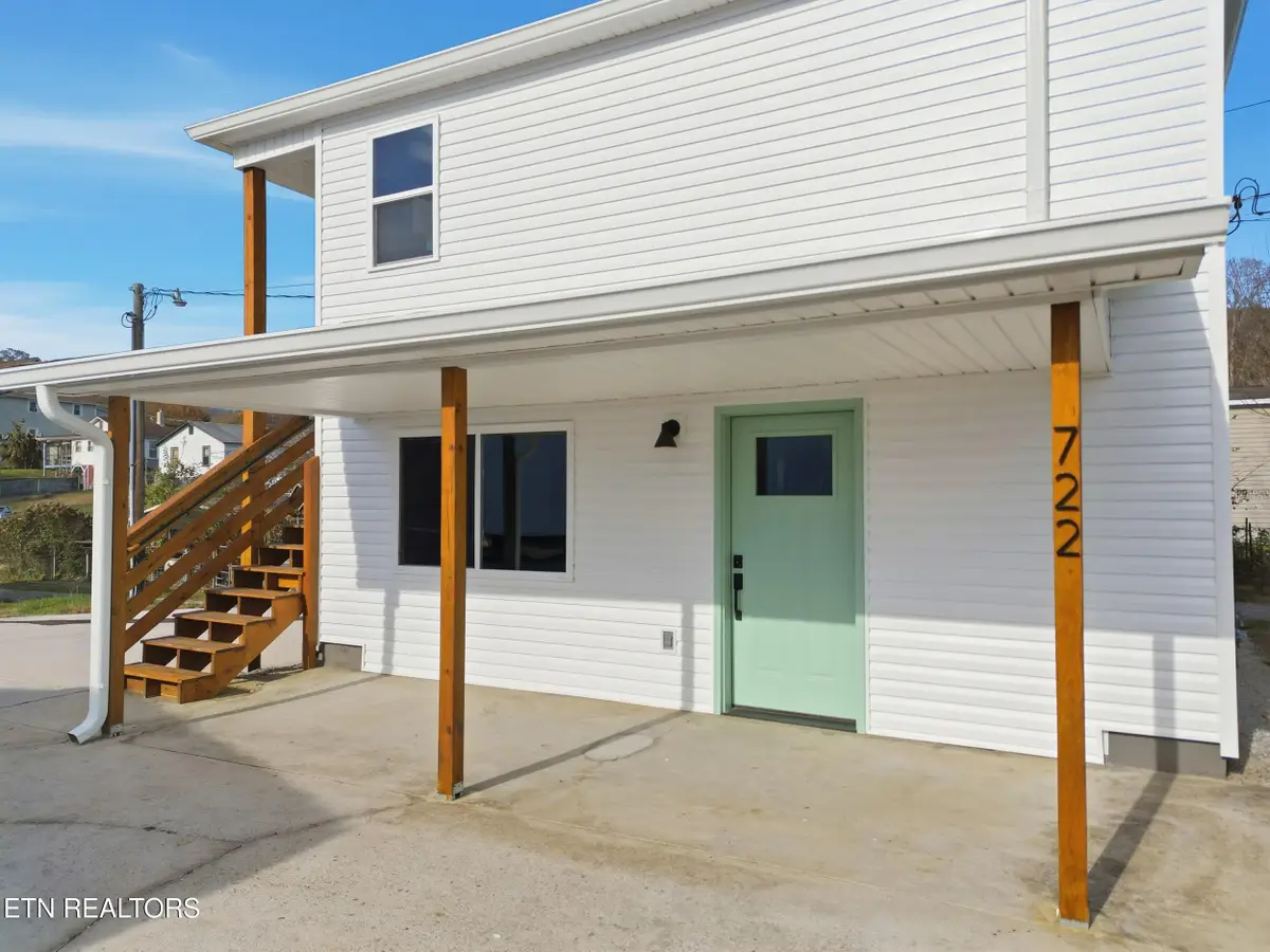 722 Virginia Ave, Harriman, TN 37748 - #1