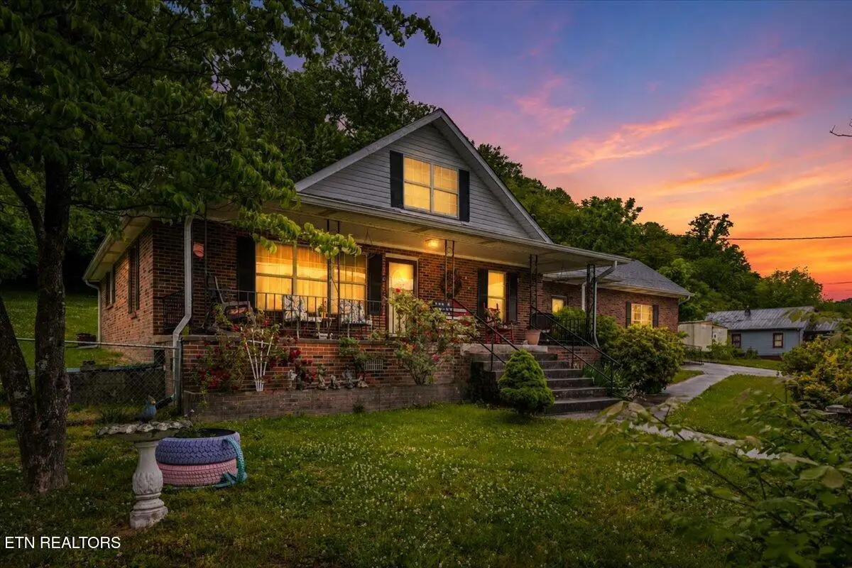 915 Cherry St, Lafollette, TN 37766 - #1