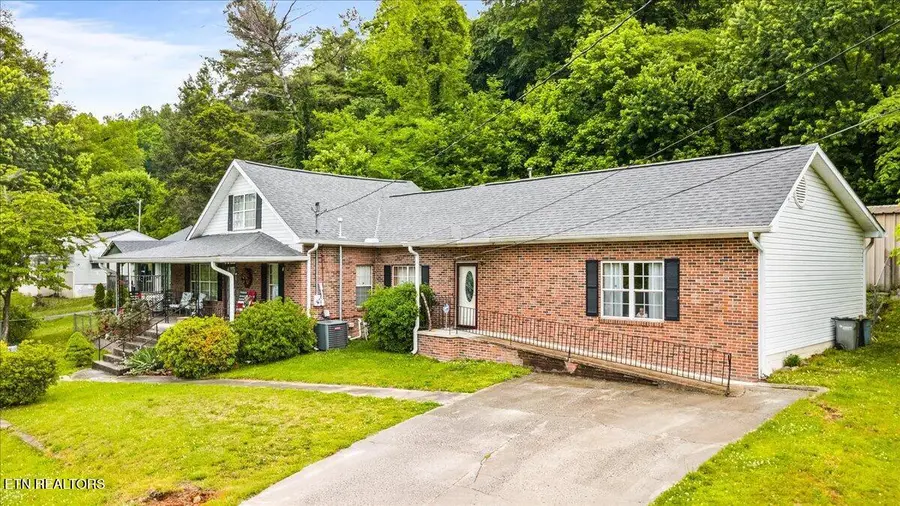 915 Cherry St, Lafollette, TN 37766 - #3