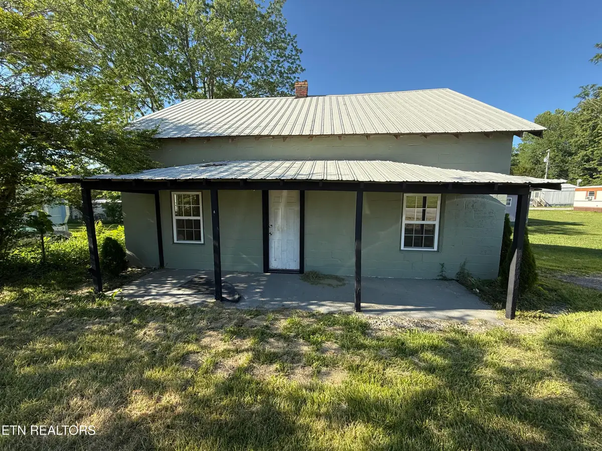 210 E Woodlawn Ave, Jamestown, TN 38556 - #1