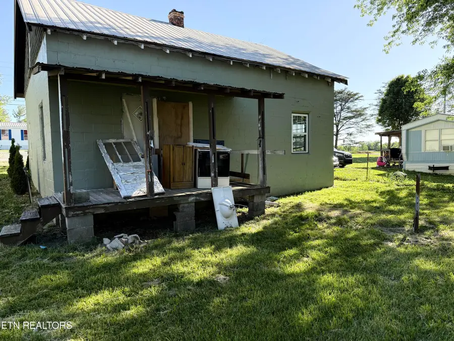 210 E Woodlawn Ave, Jamestown, TN 38556 - #3
