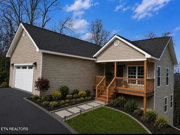 568 Low Valley Rd, Dandridge, TN 37725