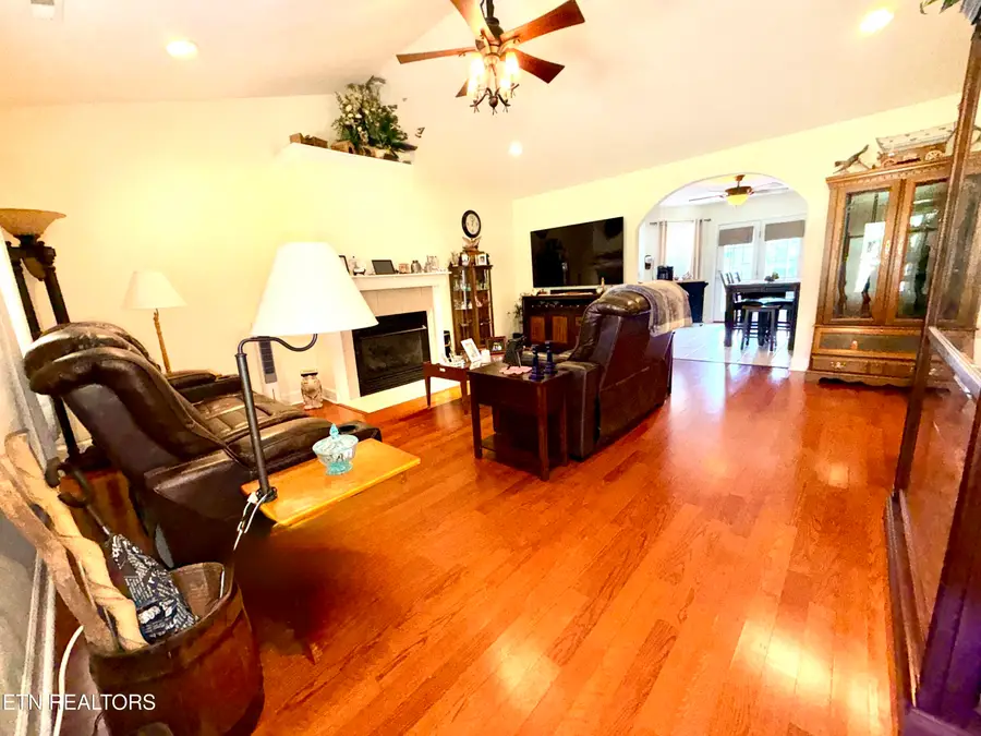 1049 Little Dogwood Rd, Kingston, TN 37763 - #3