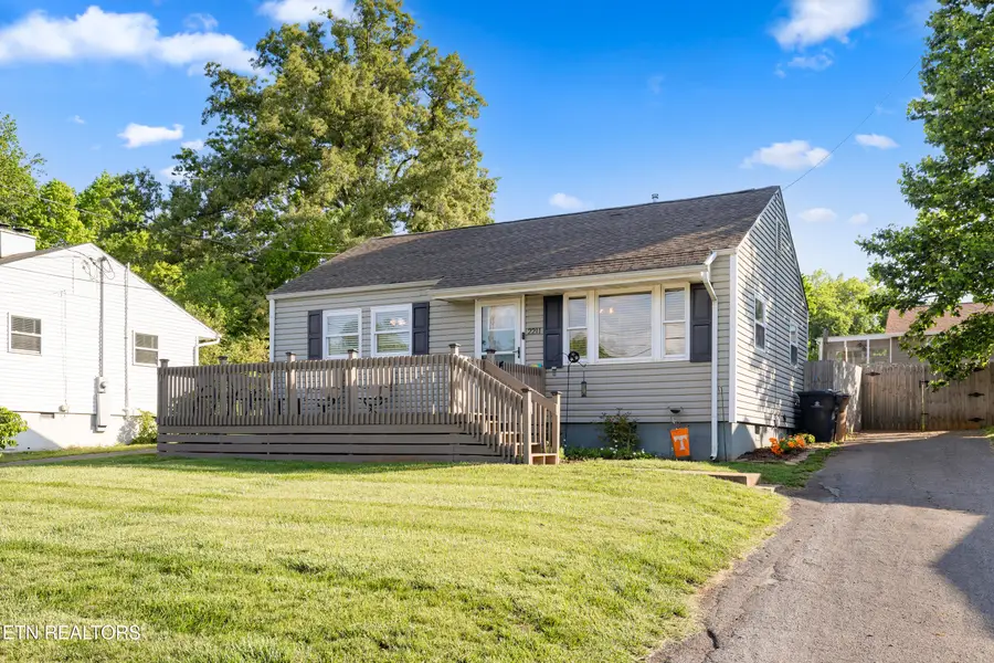 2211 Peachtree St, Knoxville, TN 37920 - #2