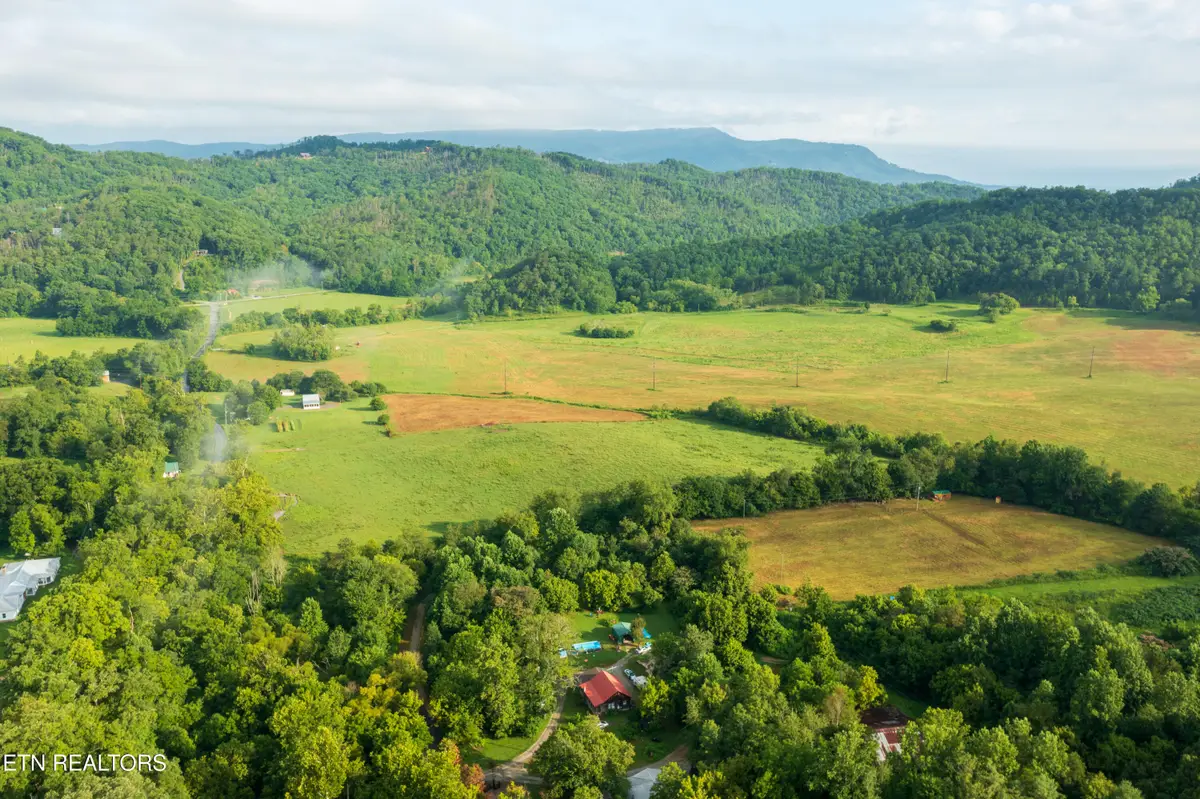 3435 Valley View Rd, Sevierville, TN 37862 - #1