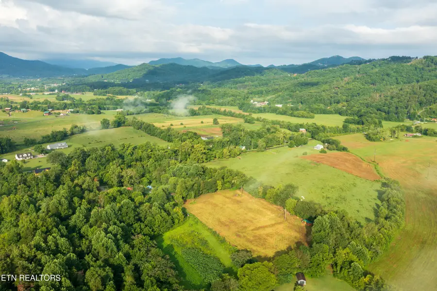 3435 Valley View Rd, Sevierville, TN 37862 - #3