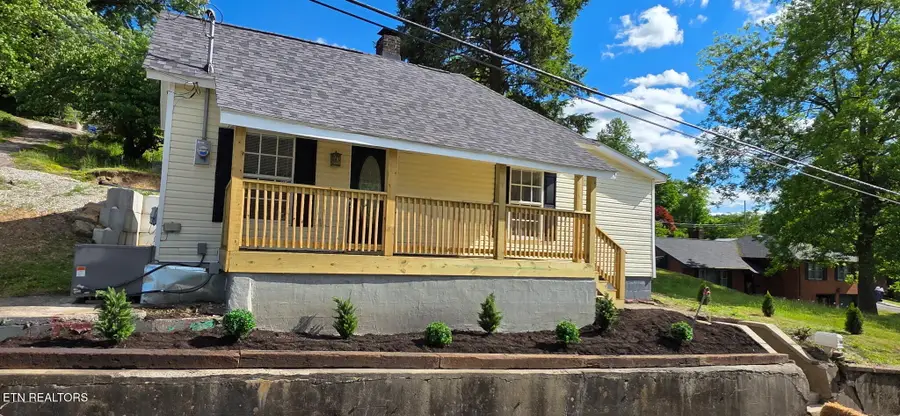 378 Church St, Jellico, TN 37762 - #2