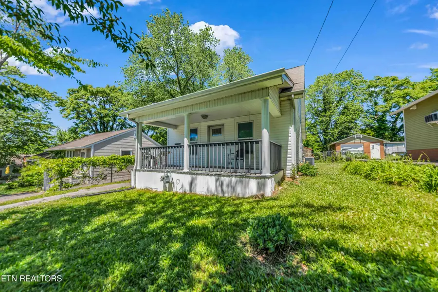 2730 Barton St, Knoxville, TN 37917 - #2