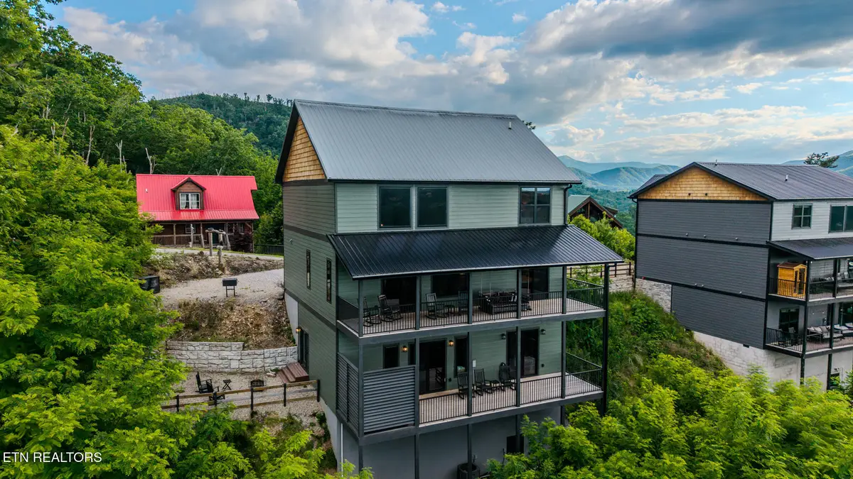 704 Topside Rd, Gatlinburg, TN 37738 - #1
