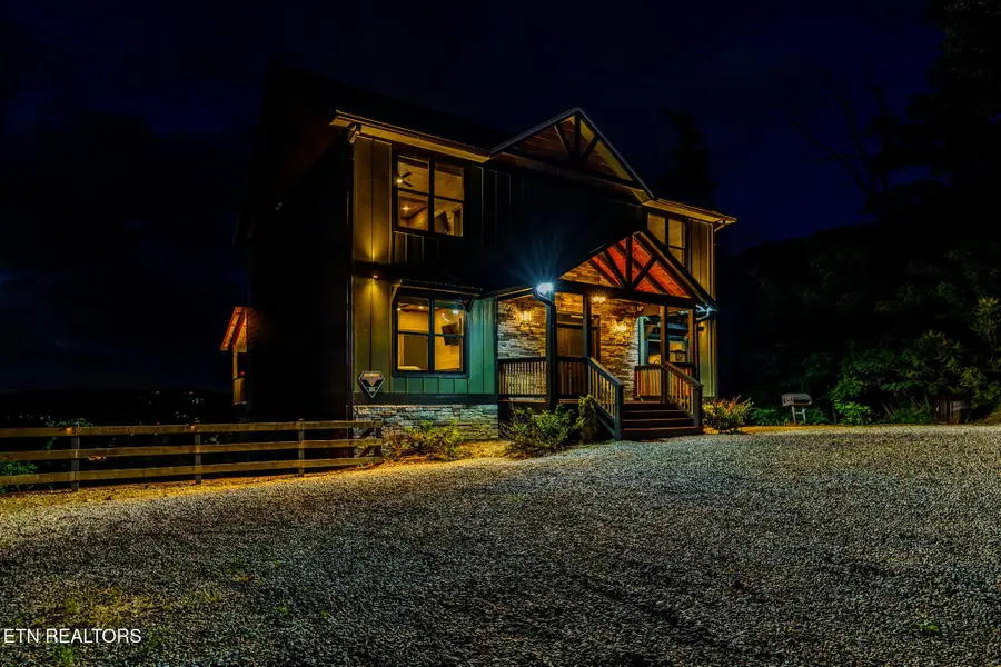 704 Topside Rd, Gatlinburg, TN 37738 - #2