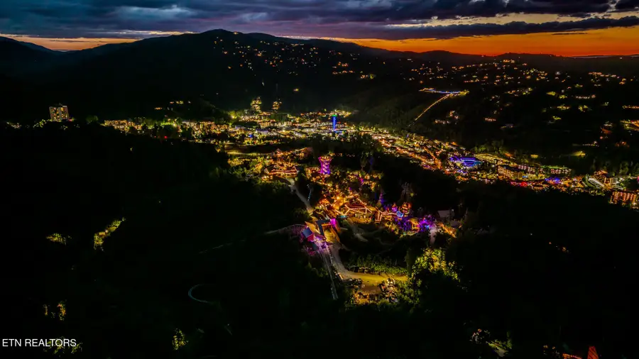 704 Topside Rd, Gatlinburg, TN 37738 - #3