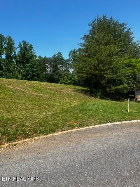 759 Emerald Ave, Kodak, TN 37764