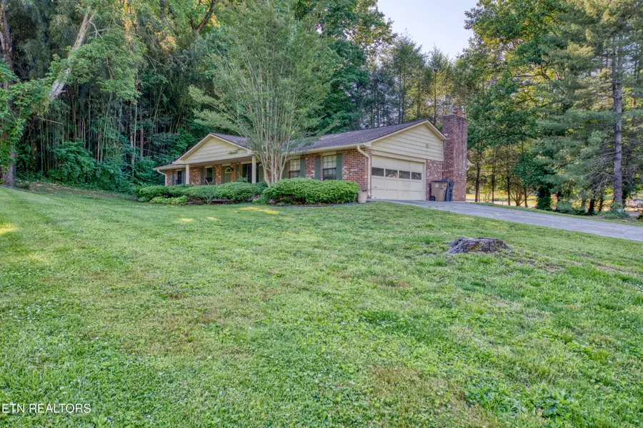 4521 Crestfield Rd, Knoxville, TN 37921 - #2