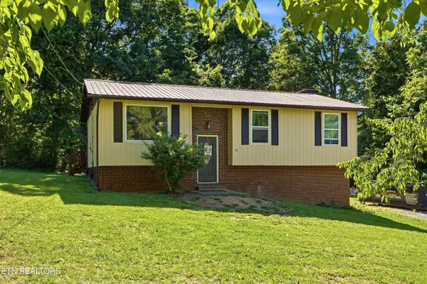 911 Coker Rd, Maryville, TN 37801