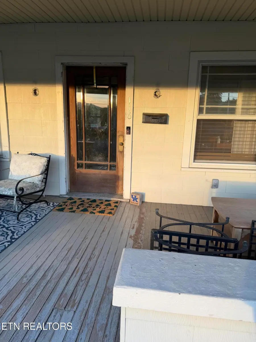 116 N Petersborough Ave, Middlesboro, KY 40965 - #3