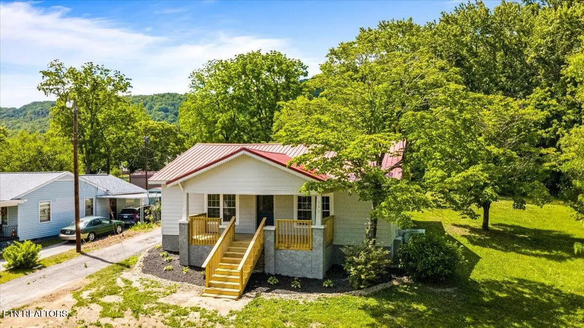 922 W Central Ave, Lafollette, TN 37766 - #1